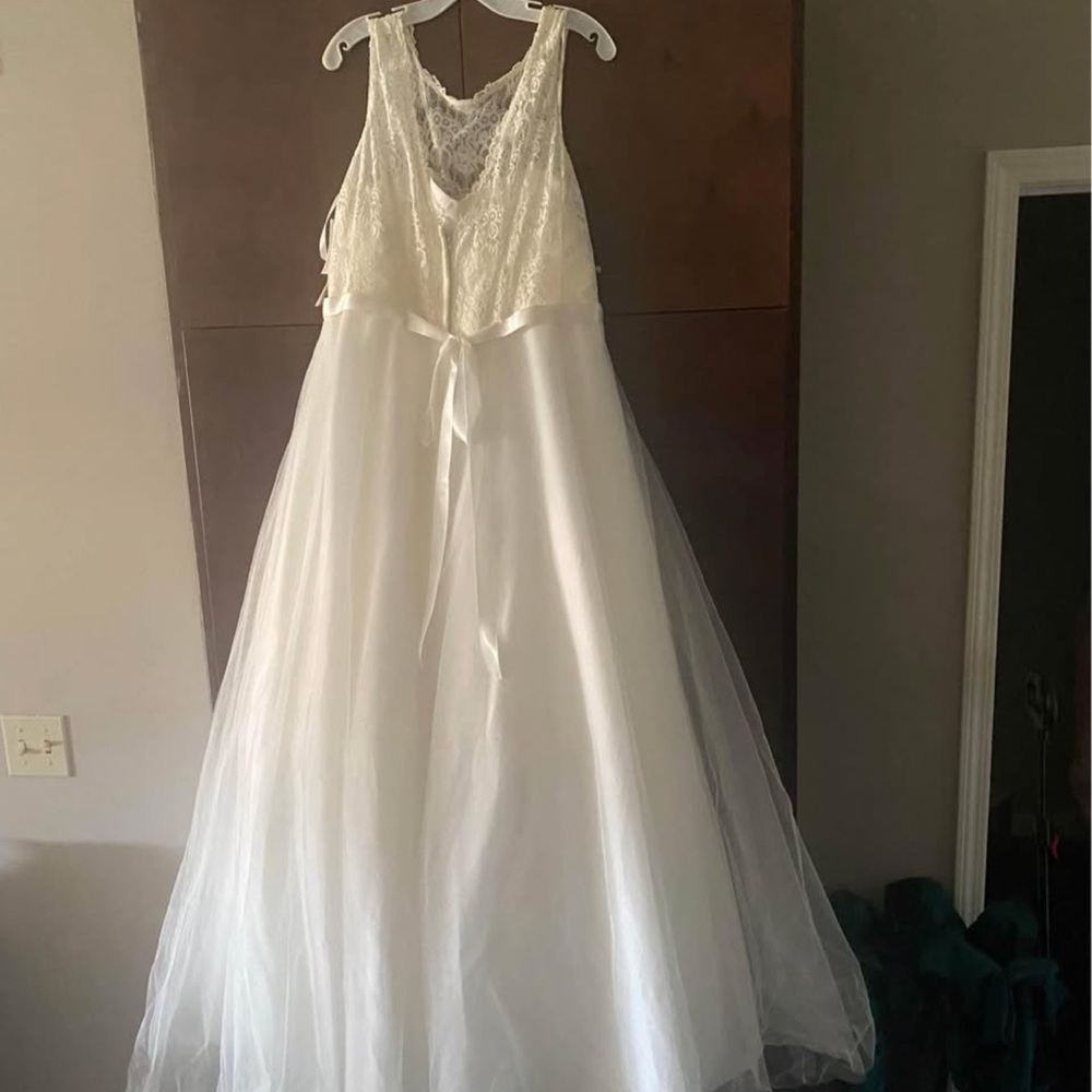 NWT Plus Size Wedding Dress 🤍